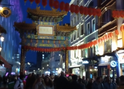 Večerní čínská čtvrť a rozhloučení s Londýnem.