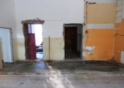 Vyklizený kabinet připravený pro sádrokartonáře a podlaháře