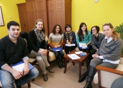 Zleva Mohammad, Jana Kohoutová (Aiesec), Tamari, Cherry, Natany, Adéla Holubová a Anna Kohoutová