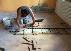 Pečlivá rekonstrukce parket