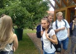 Před dílnami Rolničky