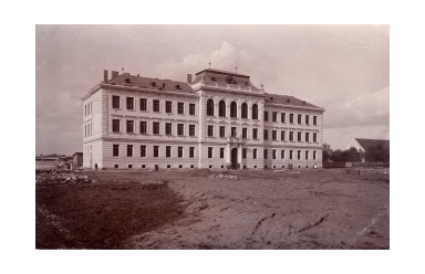 20. září 1906 byla otevřena nová budova gymnázia