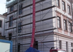 9.3. - k dnešnímu dni bylo vyvezeno 60 tun suti (10 nákladních aut), o to se půdním prostorám ulevilo...
