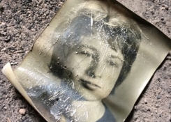 Zapomenutá fotografie zřejmě ze starého tabla - poznáte ji někdo?