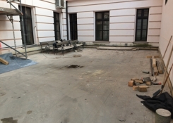 Odstranění nevyhovující dlažby na "výtahové terase".