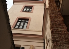Průhled ze suterénu na terasu, takový pohled už brzy nebude možný. Navždycky.