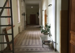 Zásadní pohledovou změnouprochází i první patro, kde v sobotu 23.6. zmizela průchozí příčka