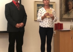 Křest knihy Václava Pražáka V těžké době nynější. Gymnázium za Protektorátu.