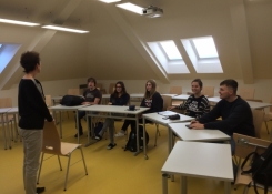 Jako první byl v nové učebně němčiny vyučován maturitní seminář.