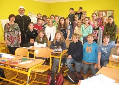 Foto: PhDr. Jiřina Psíková
Prima při předání ceny (ve společnosti paní ředitelky a pana Fanty, mistra kominického).