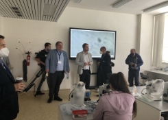 Studenty přišel pozdravit i rektor Jihočeské univerzity prof. Bohumil Jiroušek