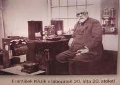 Mistr Křižík ve své pracovně