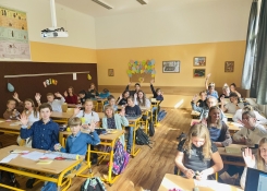 Zdravíme ze školních lavic