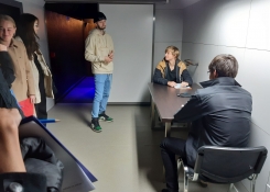 v policejní cele