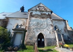 Tajemné zdi velhartického hřbitovního kostela.