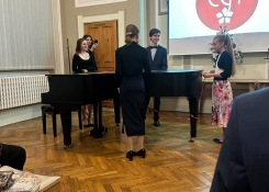 Klavír pokřtili sami žáci, kteří účinkovali na Slavnostním koncertu 8.listopadu 2023