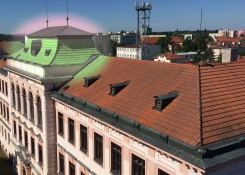 Středová půdní část gymnázia, která nemohla být v roce 2018 z finančních důvodů součástí realizace půdní vestavby