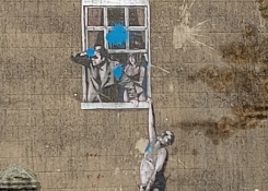 Bristol je multikulturním, barevným městem, je zde mnoho graffiti (toto je od Banksyho).
