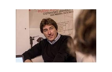 Učitelé zasedli do lavic