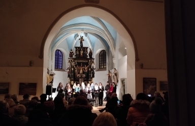 Školní sbor začal advent s Vivou musicou