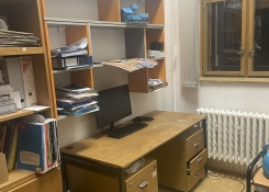 Pan učitel Pražák má komfortnější pracovní prostor než v minulosti