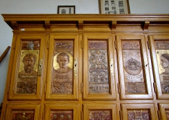 Renovace vzácného sekretáře - původní inventář gymnázia