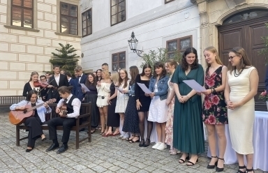 Předávání maturitních vysvědčení