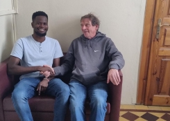 setkání s dalším adoptivním rodičem - rodilý mluvčí Peter Dunn