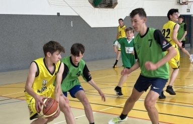 Přátelské utkání mezi našimi žáky a basketbalovým klubem Lišov.