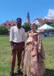 "pirát" s adoptivním rodičem 