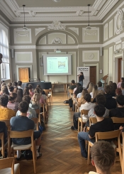 Celé simulaci předcházela přednáška v aule ve čtvrtek 3. 9. 2026