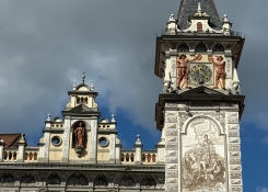 Stará radnice v Prachaticích patří k nejcennějším renesančním stavbám v jižních Čechách. Její bohatá sgrafitová výzdoba připomíná období největšího rozkvětu města.