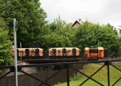 Vláček pro permoníky - jak se sem ti chlapi mohli vejít?