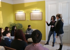 Přívítání ředitelkou školy Annou Kohoutovou, tlumočí Adéla Holubová