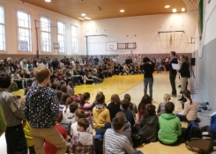 Tělocvična, 16. 2., přivítání našich hostů