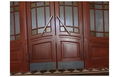 Zrestaurování lítacích dveří