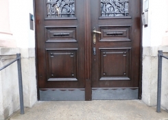 Vrata před osazením