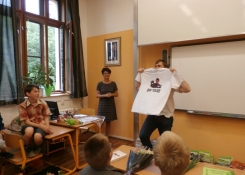 Dárek od primy dostal i Martin Krynický, tričko prý bude nosit
