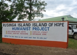 Ostrov Naděje - komunitní centrum u Viktoriina jezera