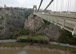 Bristol - ikonický visutý most. Bohužel každoročně přiláká i zhruba padesát sebevrahů.
